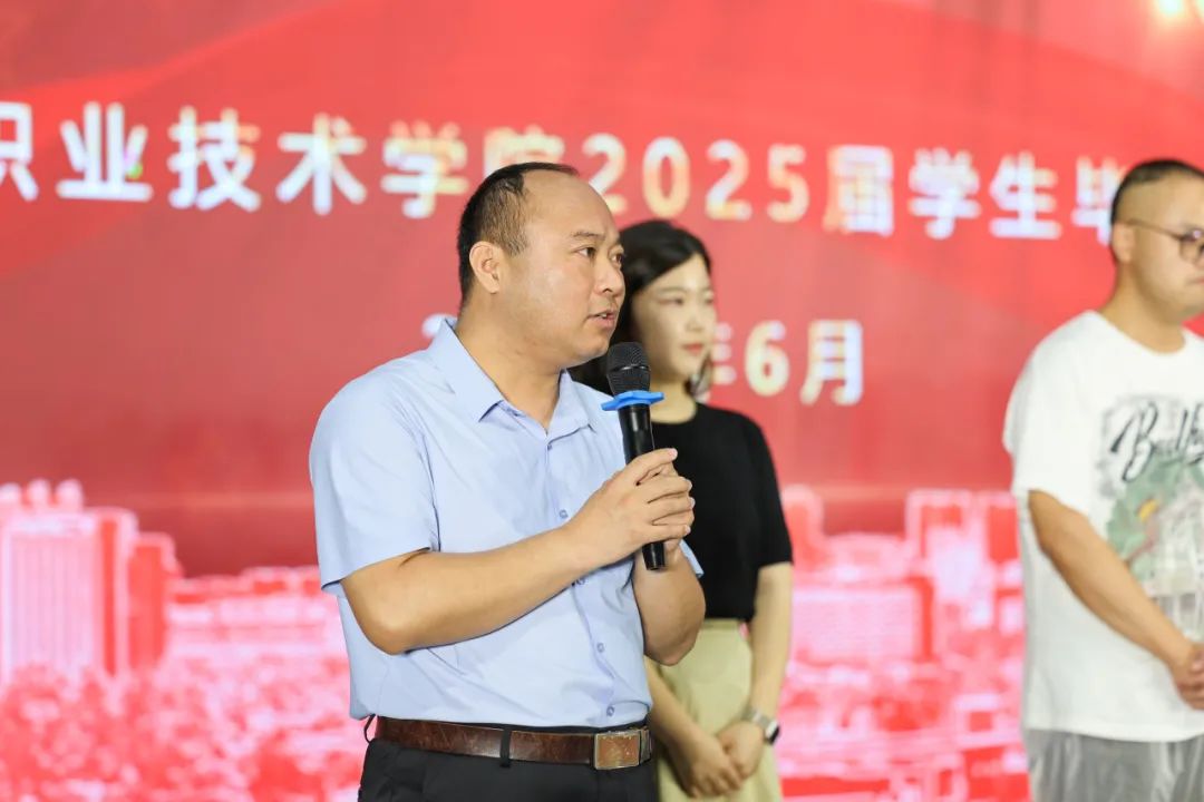 120C8?e=.jpg